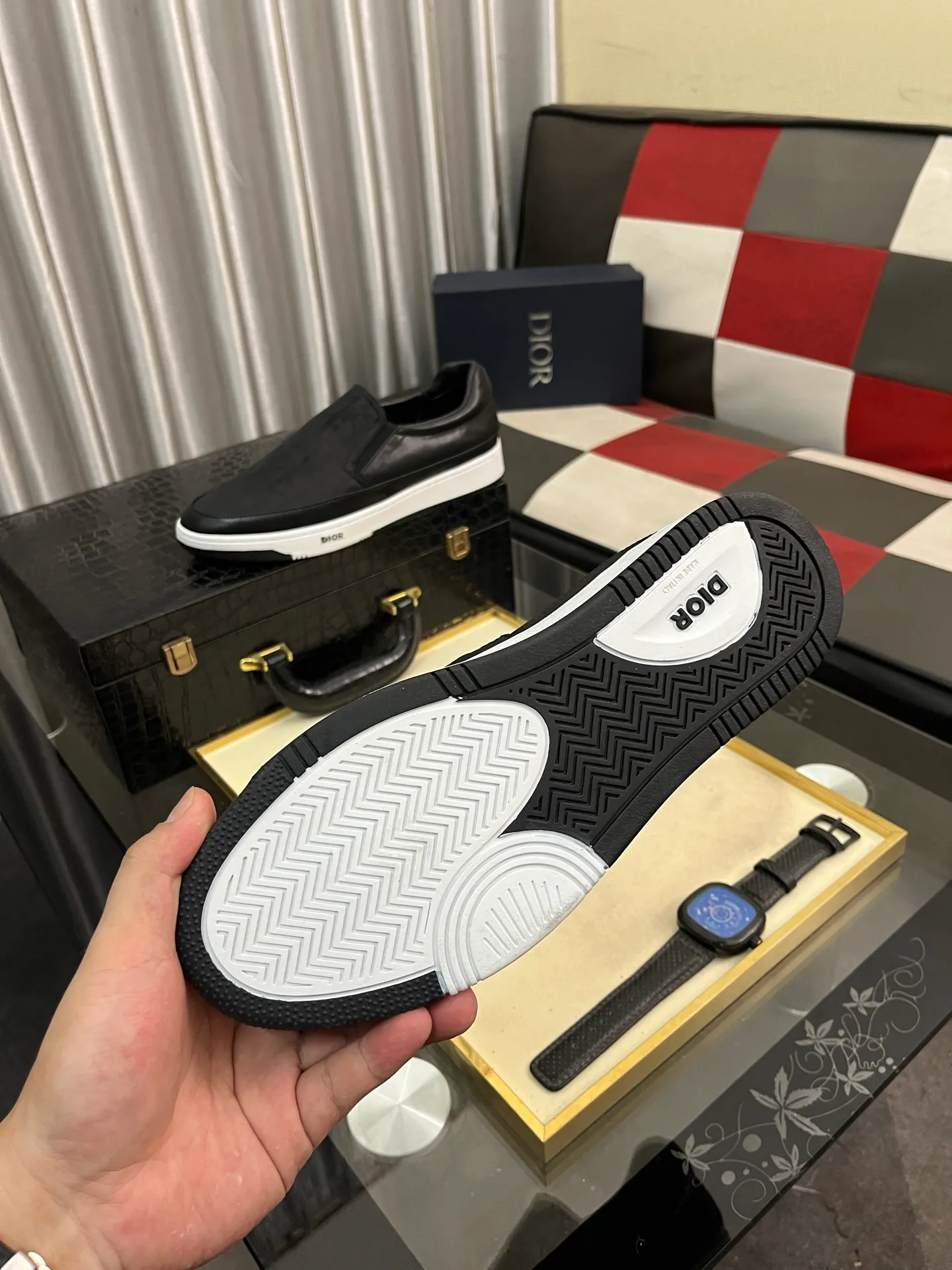 Men's men's shoes 💰420⌚️⌚️Dior unique modern style sneakers. Counter purchasing 🏃casual leather shoes😍😍 original cowhide leather imported from Italy (refuses to discolor and grind feet) soles: original soles specially provided by the original factory, super cool😍 lace up and walk with wind👍 style design ⚠️ super comfortable and wear-resistant original soles. Code number: 38-444️⃣Colors available